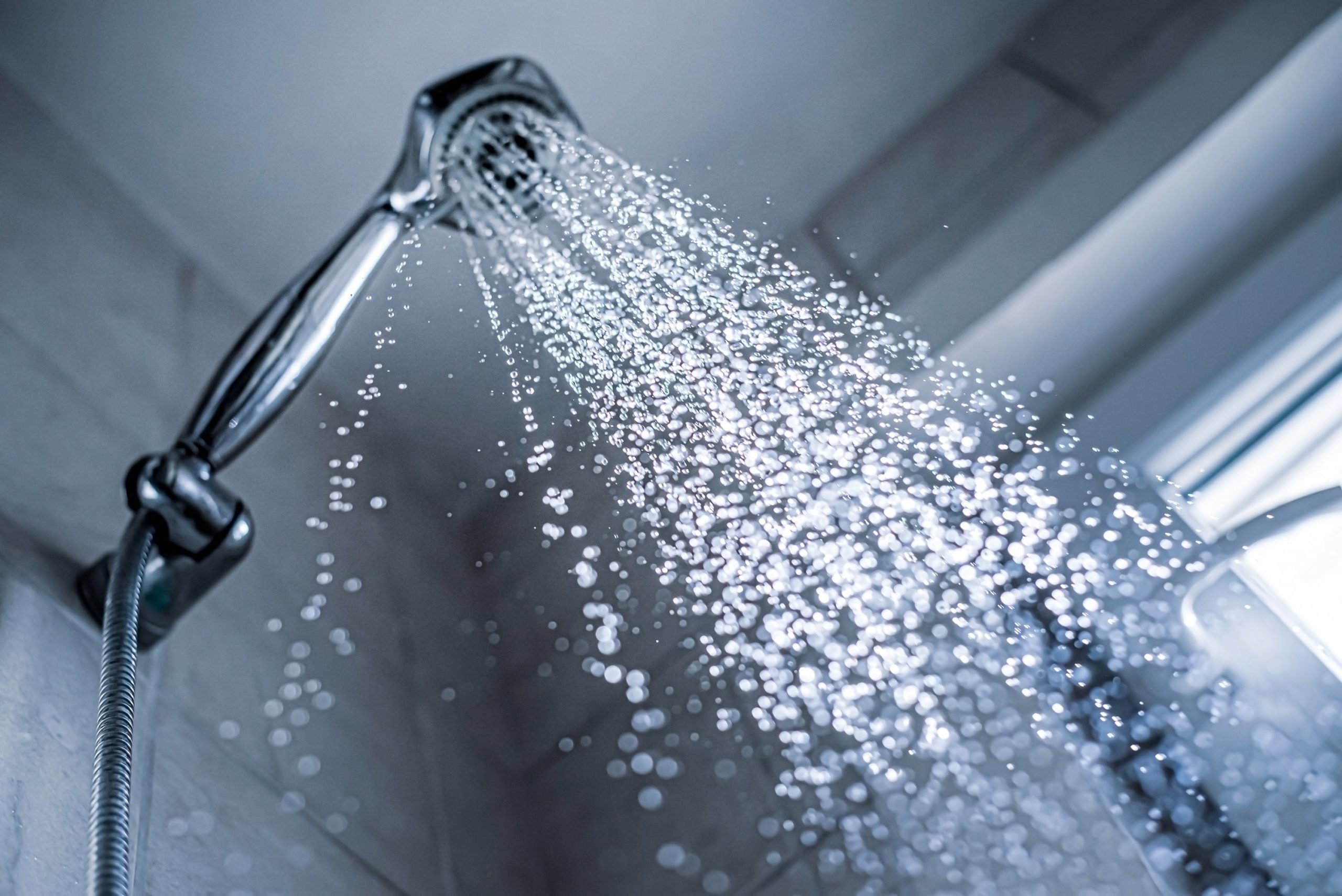 cold-showers-vs-hot-showers-cold-shower-health-facts-cold-prevention