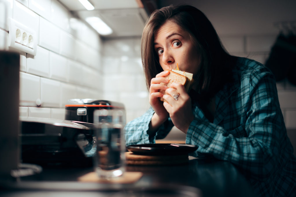 3 Reasons Why Eating Late At Night Can Cause Weight Gain- | The IV Lounge
